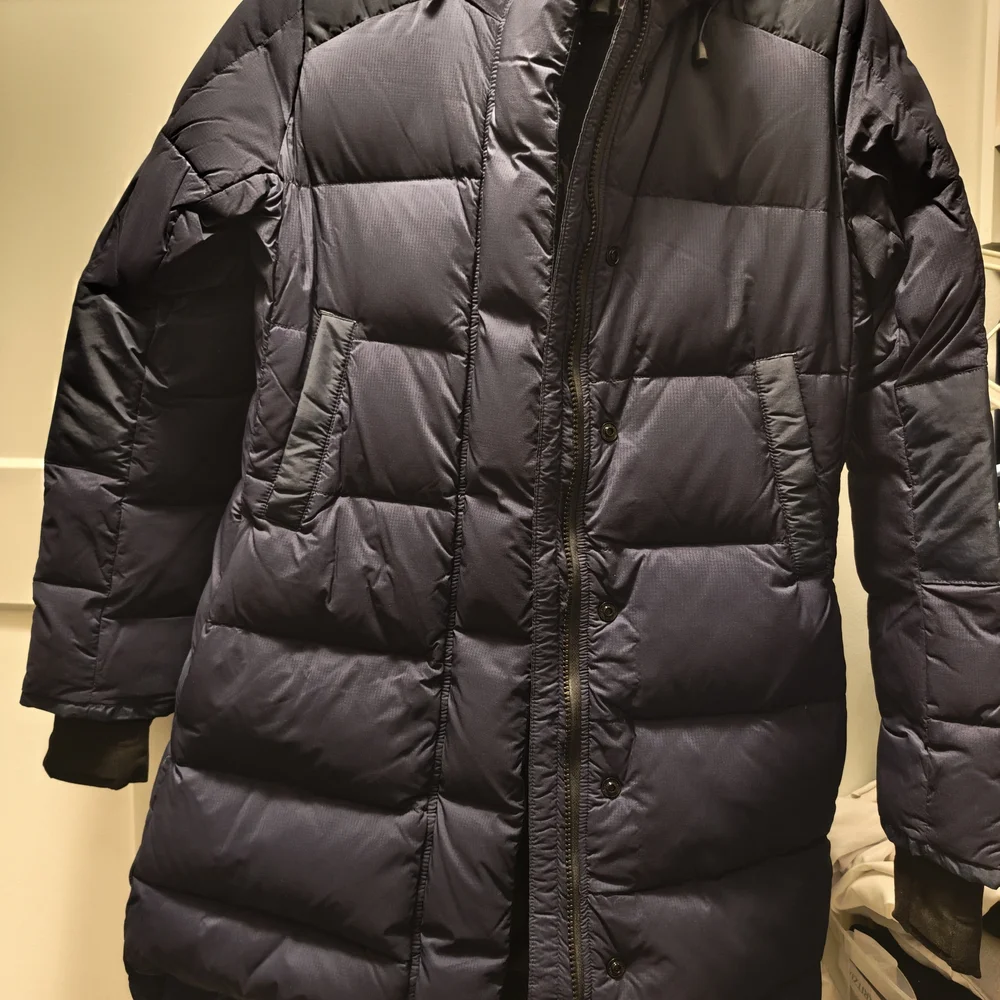 Canada Goose Women's Dark Blue Puffer Jacket - Picture 2 of 10